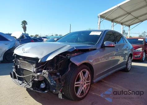 2010 Mercedes-Benz E-Class E 550 Luxury z USA, uszkodzony, nr VIN WDDHF7CB5AA191343